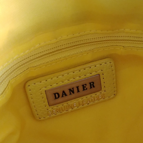 ⭐️Host Pick⭐️DANIER, Vintage Leather yellow bag - Picture 12 of 16
